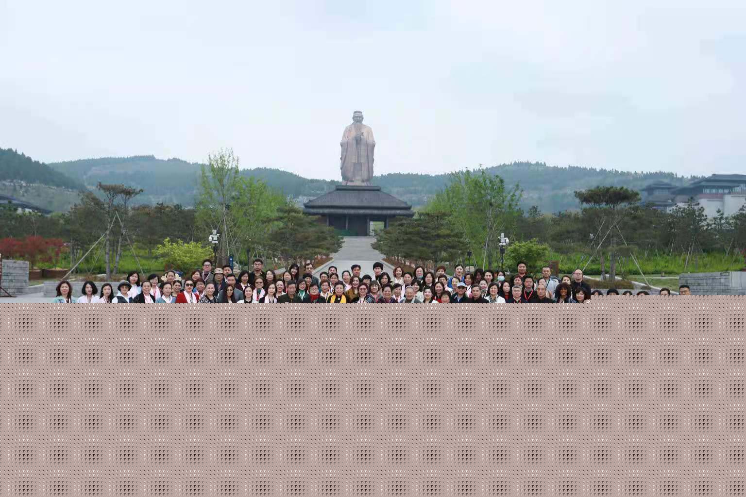 萬(wàn)合恒業(yè)董事長(zhǎng)許羅軒女士受邀參加地球母親日與世界讀書日“母愛基金與母愛教育”專題活動(dòng)