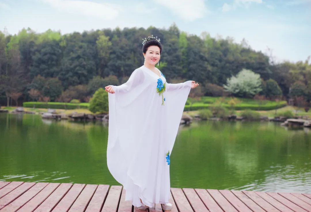  最美撫仙湖，最撫“凡人”心！《萬(wàn)合智慧覺(jué)醒》5月24日云南撫仙湖開(kāi)啟！讓我們一起遇見(jiàn)最美的自己！ 